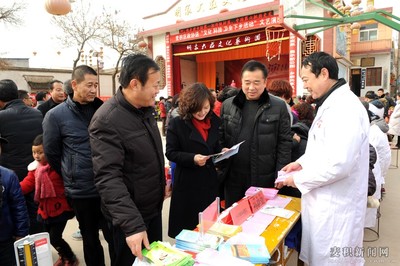 麥積區(qū)政協(xié)文化科技衛(wèi)生“三下鄉(xiāng)”走進(jìn)新陽鎮(zhèn)